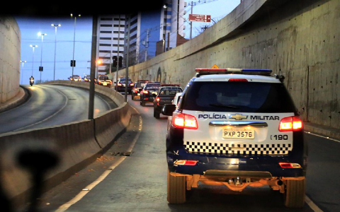 Policiais em opera&ccedil;&atilde;o.jpg