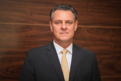 Carlos F&aacute;varo