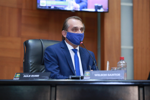 Wilson Santos, de m&aacute;scara