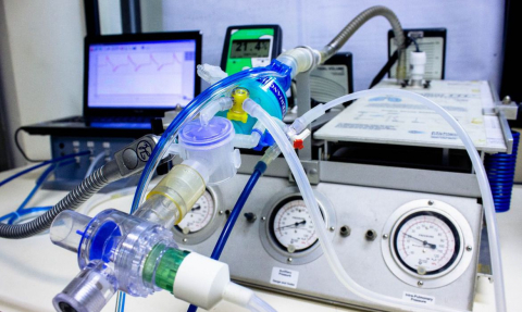 ventiladores_pulmonares_mecanicos_tratamento_da_covid-19_1305200315.jpg