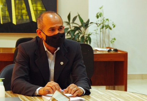 reitor da ufmt evandro soares