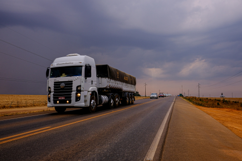Escoamento de gr&atilde;os, transporte, soja, caminh&atilde;o, caminhoneiro