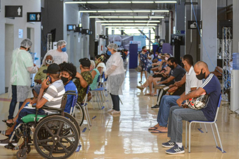 centro de triagem covid 19 arena pantanal.jpg