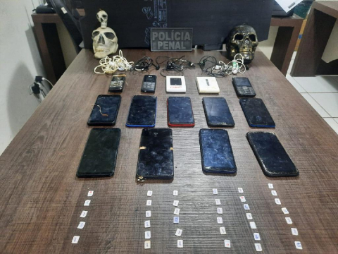 Celulares apreendidos na Mata Grande
