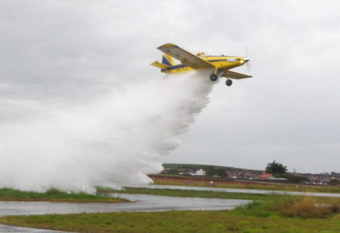 avi&atilde;o agr&iacute;cola