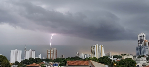 Raio em Cuiab&aacute;