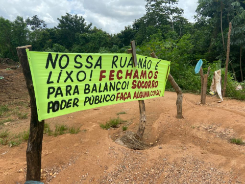 Rua sem asfalto