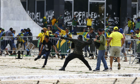 Atos antidemocráticos