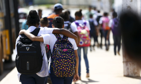 ESCOLA alunos estudantes.jpg