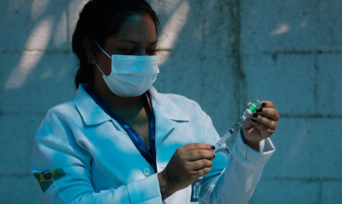 enfermeira enfermagem vacina astrazeneca