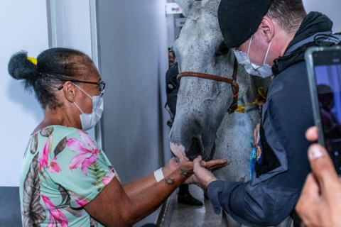 CAVALARIA VISITA HOSPITAL DO CANCER DONA ARMINDA.jpg