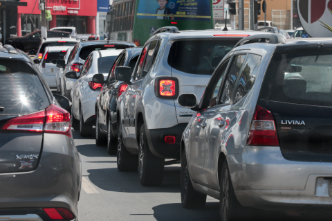 ve&iacute;culos autom&oacute;veis carros tr&acirc;nsito
